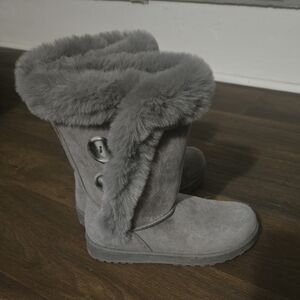 Cozy Gray Faux Fur Winter Boots